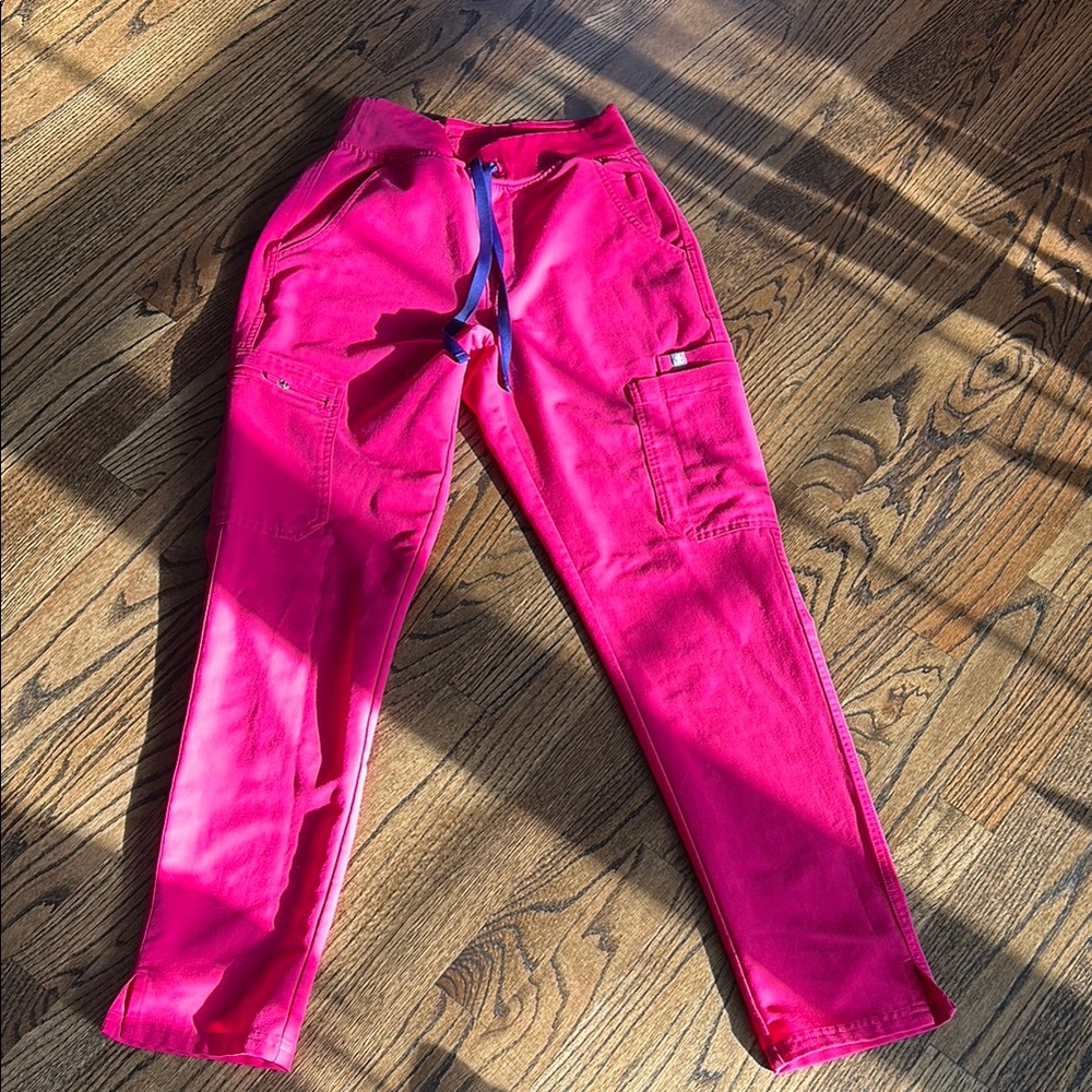 Pink Figs scrub bottoms size XS Technical collection